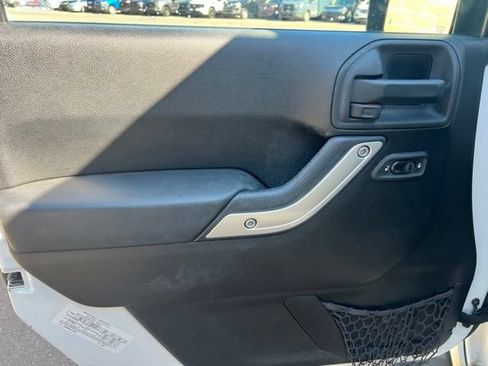 Used 2014 Jeep Wrangler Unlimited Sahara w/ Dual Top Group AWD/4WD image 18