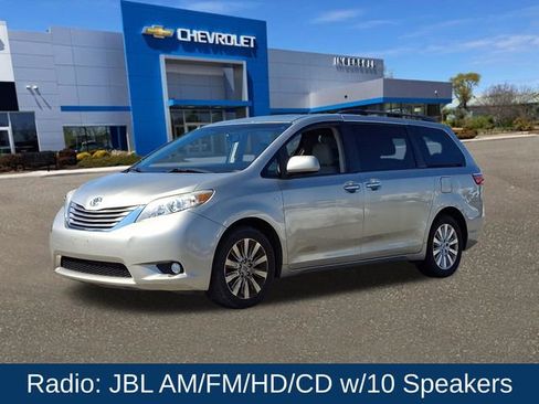 Used 2016 Toyota Sienna XLE w/ XLE Navigation Package image 4