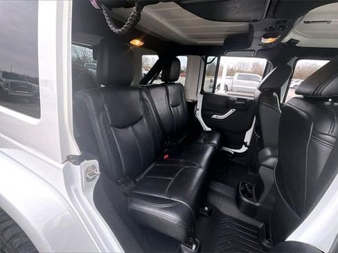 Used 2016 Jeep Wrangler Unlimited Sahara w/ Connectivity Group image 23