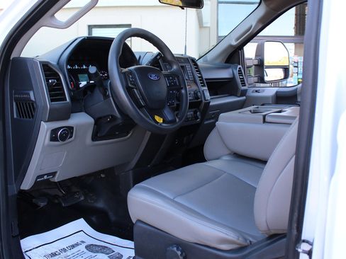 Used 2022 Ford F250 XL w/ Power Equipment Group image 19