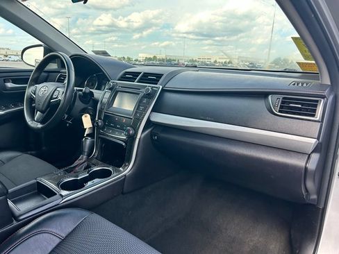 Used 2017 Toyota Camry SE FWD image 8