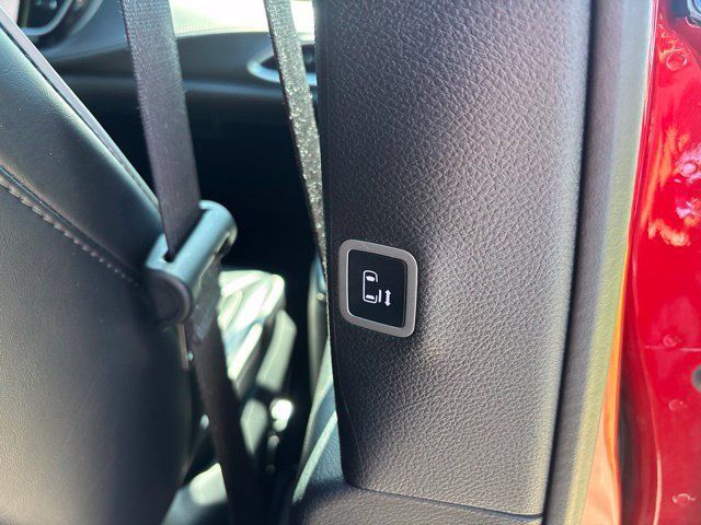 Used 2025 Chrysler Pacifica Limited FWD image 15