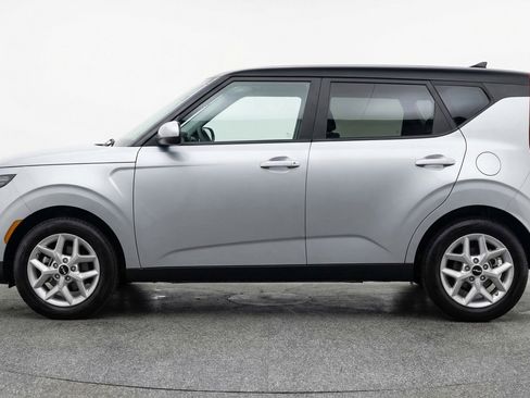 Used 2025 Kia Soul LX w/ LX Technology Package FWD image 5