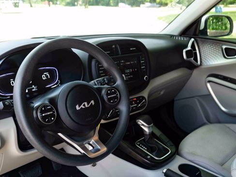 Used 2025 Kia Soul LX FWD image 16