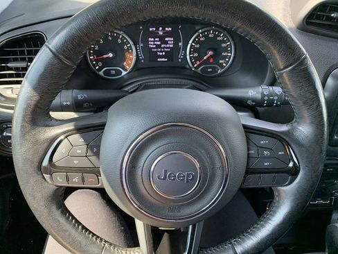 Used 2018 Jeep Renegade Altitude w/ Safety & Security Group AWD/4WD image 19