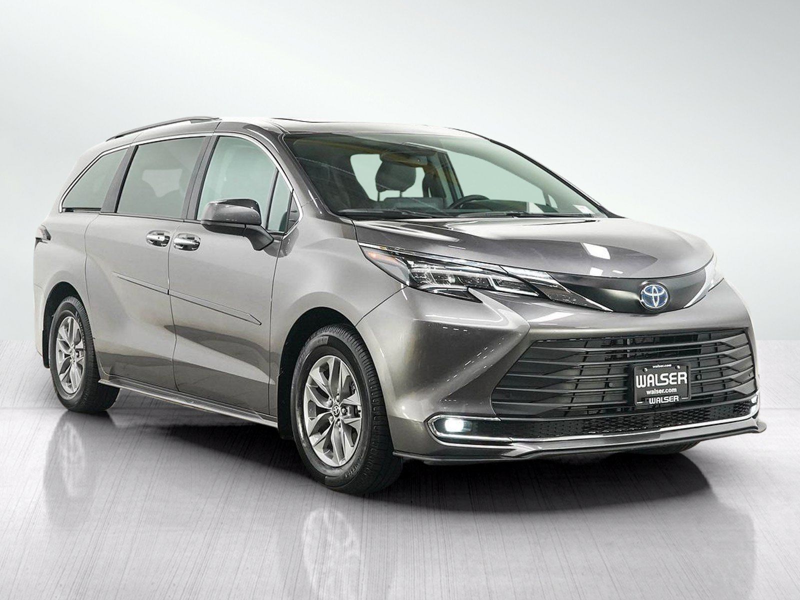 Used 2024 Toyota Sienna XLE AWD/4WD image 7