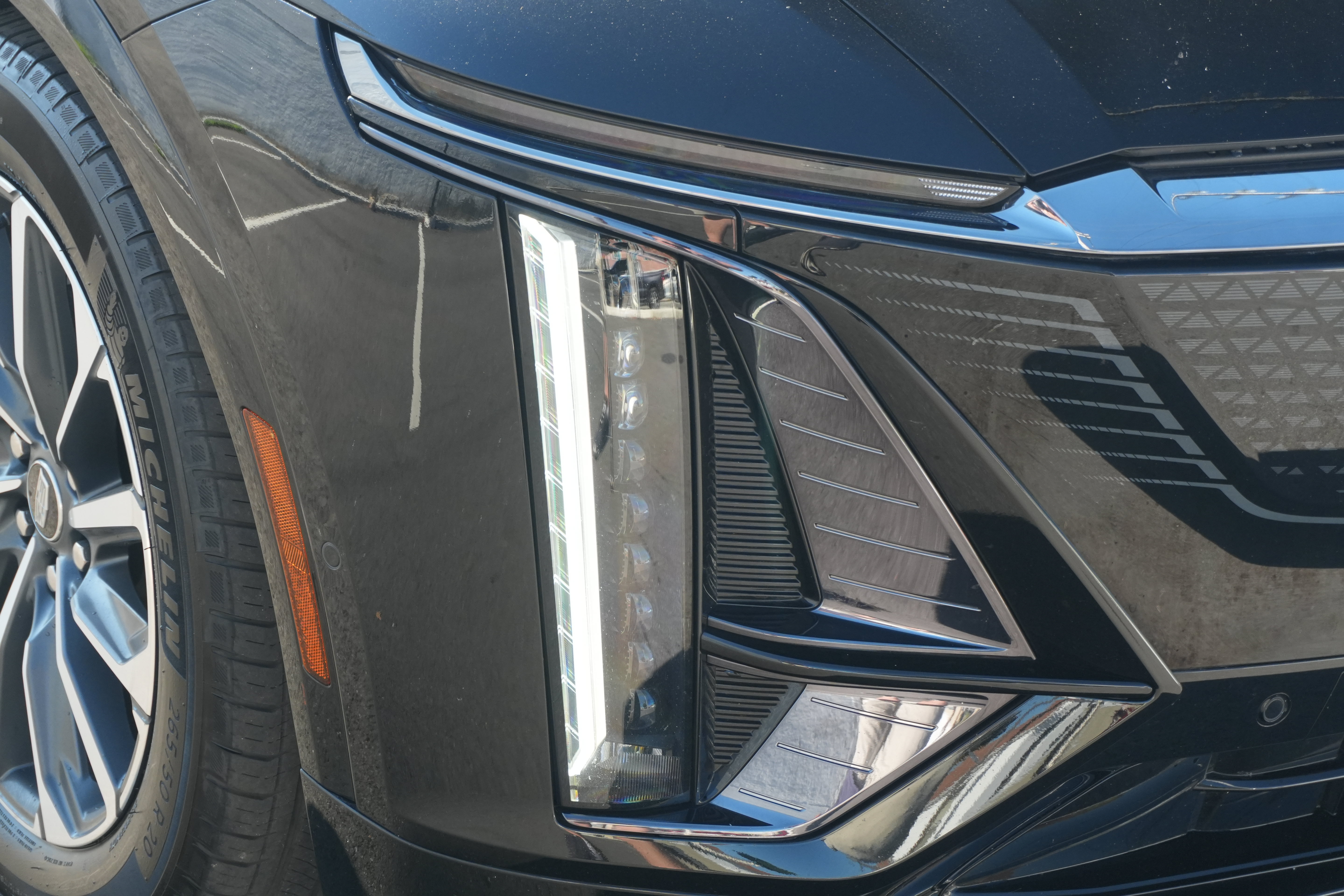 Used 2024 Cadillac Lyriq Sport AWD/4WD image 14