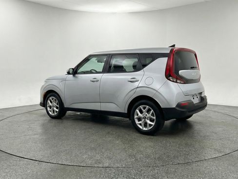 Used 2025 Kia Soul LX w/ LX Technology Package FWD image 6