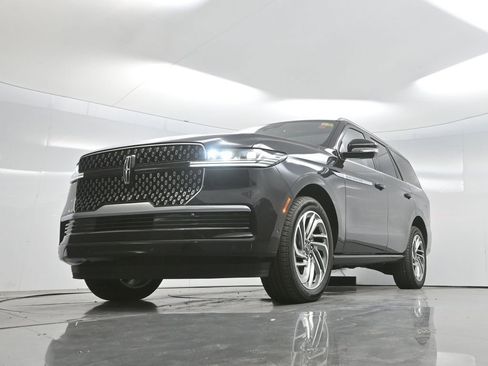 Used 2025 Lincoln Navigator Reserve AWD/4WD image 49