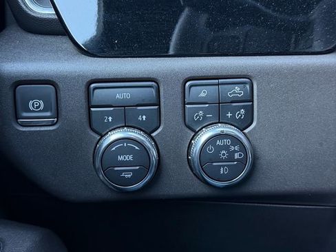 Used 2025 GMC Sierra 1500 SLT image 16