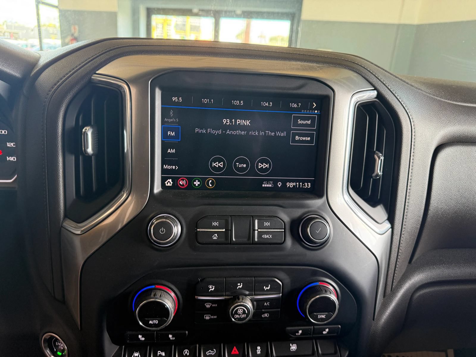 Used 2020 Chevrolet Silverado 1500 LT w/ All-Star Edition AWD/4WD image 16