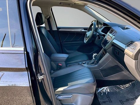 Used 2023 Volkswagen Tiguan SE w/ Panoramic Sunroof Package AWD/4WD image 13