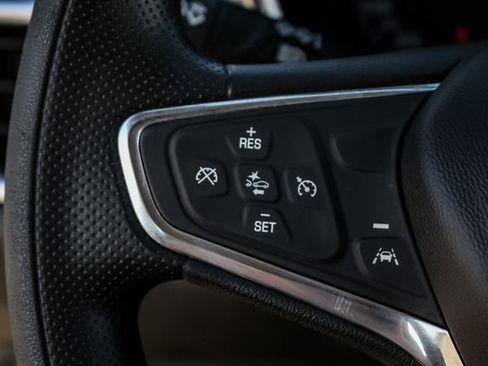 Used 2020 Chevrolet Equinox LS image 12