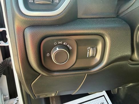 Used 2024 RAM 3500 SLT w/ Quick Order Package 2YG SLT AWD/4WD image 19