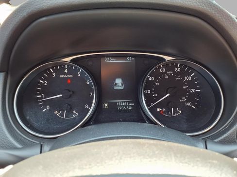 Used 2015 Nissan Rogue SV AWD/4WD image 16