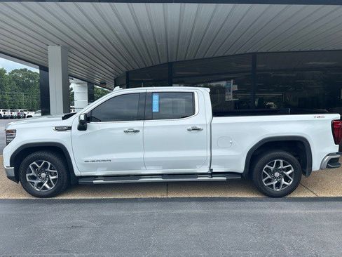 Certified 2023 GMC Sierra 1500 SLT w/ SLT Convenience Package image 9