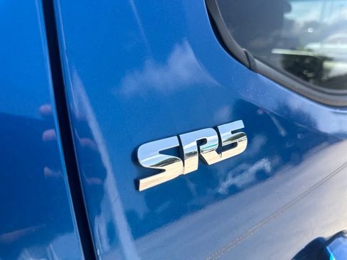 Used 2016 Toyota Tacoma SR5 w/ Towing Package RWD image 11