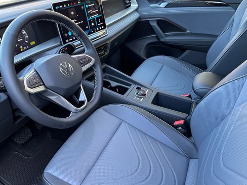 New 2026 Volkswagen Tiguan SE AWD/4WD image 10