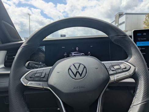 New 2026 Volkswagen Tiguan SE R-Line FWD image 28