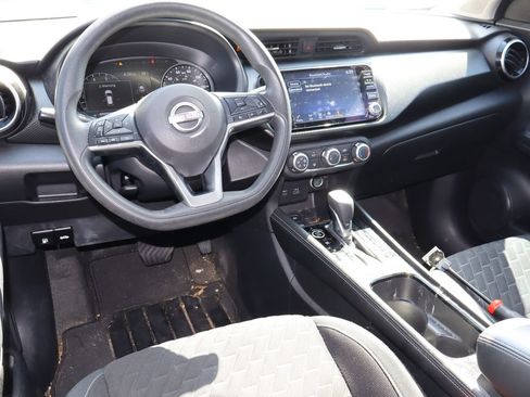Used 2023 Nissan Kicks SV FWD image 4