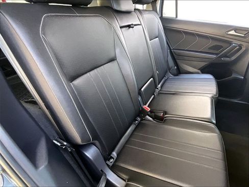 Used 2024 Volkswagen Tiguan SE AWD/4WD image 16