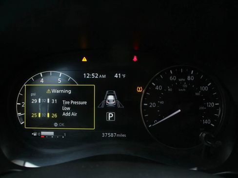 Used 2021 Nissan Kicks SV image 32