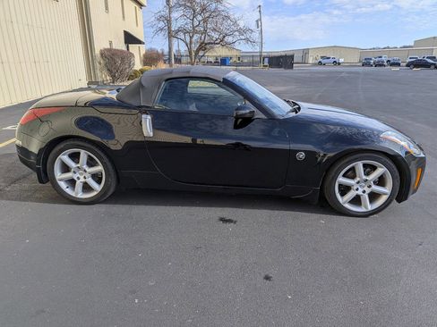 Used 2004 Nissan 350Z Enthusiast image 5