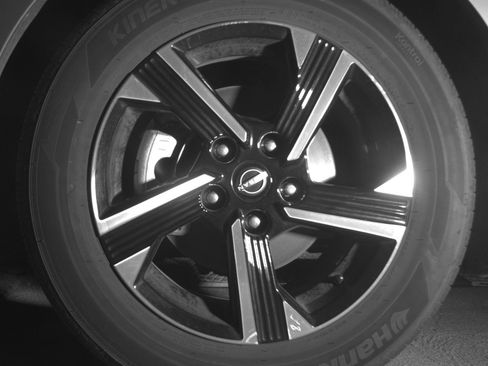 Used 2025 Nissan Sentra SV FWD image 12