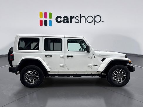 Used 2025 Jeep Wrangler Unlimited Sahara image 6