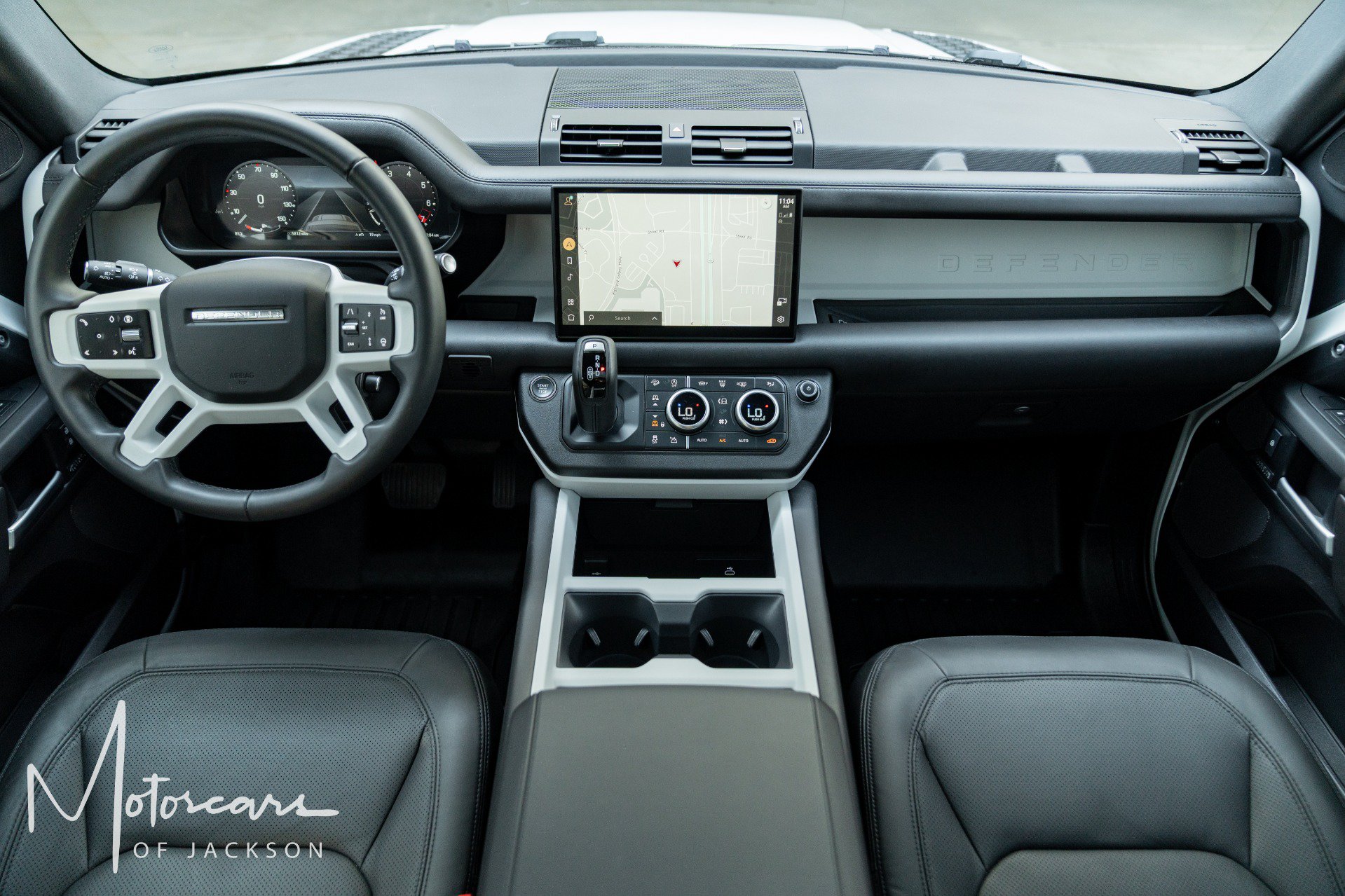 Used 2025 Land Rover Defender 130 X-Dynamic SE AWD/4WD image 10
