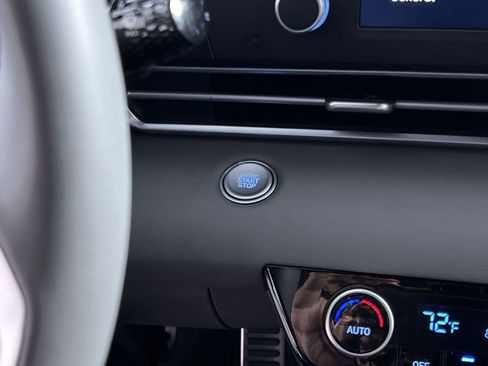 Used 2025 Hyundai Elantra Sport image 27