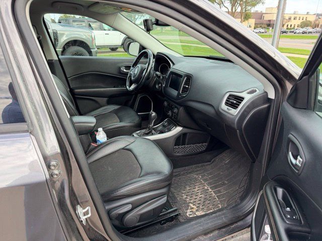 Used 2020 Jeep Compass Latitude w/ Cold Weather Group AWD/4WD image 10