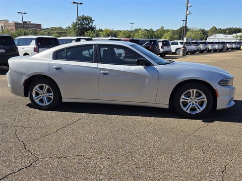 Used 2023 Dodge Charger SXT image 2