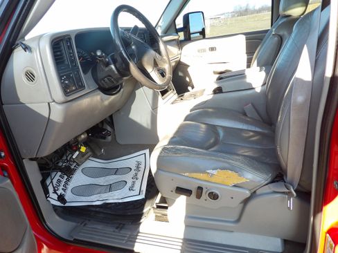 Used 2006 Chevrolet Silverado 2500 LT w/ Heavy-Duty Power Package image 15