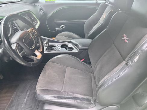 Used 2015 Dodge Challenger R/T Scat Pack w/ Scat Pack Appearance Package RWD image 10
