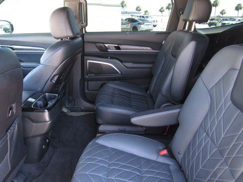 Used 2025 Kia Telluride SX Prestige X-Pro AWD/4WD image 16