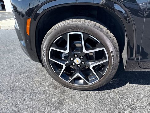 Used 2025 Chevrolet Traverse High Country FWD image 30