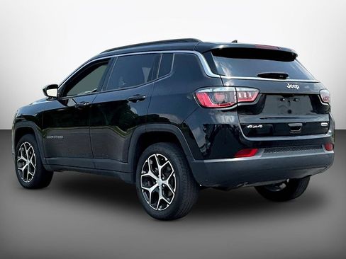 Used 2024 Jeep Compass Latitude AWD/4WD image 4