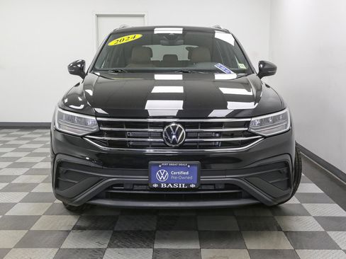 Used 2024 Volkswagen Tiguan SE AWD/4WD image 4