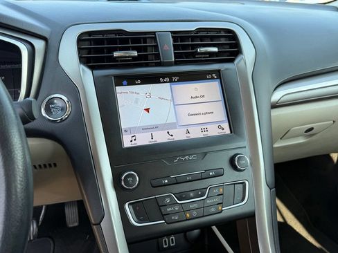 Used 2019 Ford Fusion SE FWD image 19