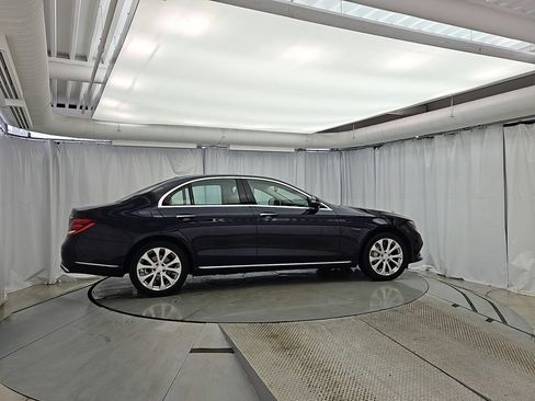 Used 2017 Mercedes-Benz E 300 4MATIC image 7