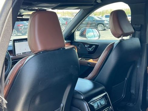 Used 2021 Lincoln Aviator Reserve w/ Elements Package Plus AWD/4WD image 36