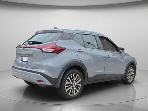 Used 2021 Nissan Kicks SV FWD image 7