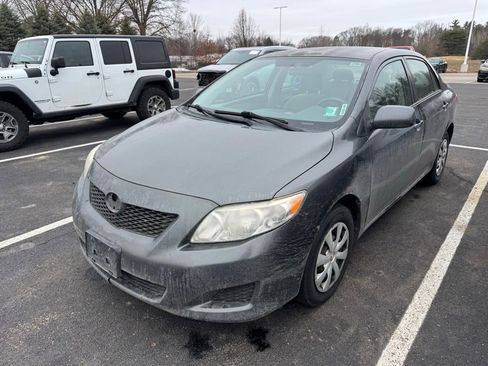 Used 2010 Toyota Corolla LE image 2
