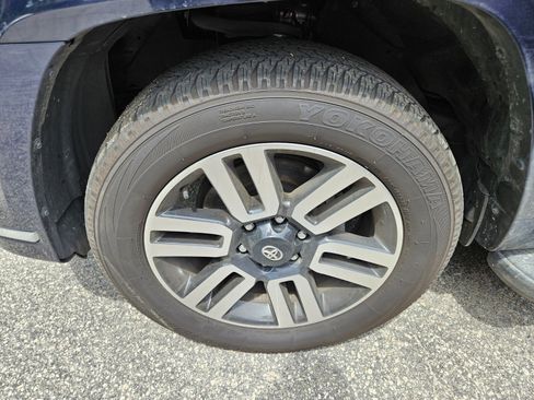 Used 2024 Toyota 4Runner Limited AWD/4WD image 7