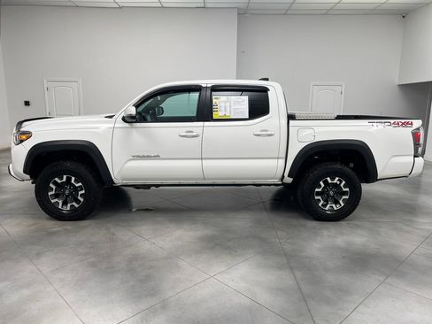 Used 2023 Toyota Tacoma TRD Off-Road w/ Technology Package AWD/4WD image 4