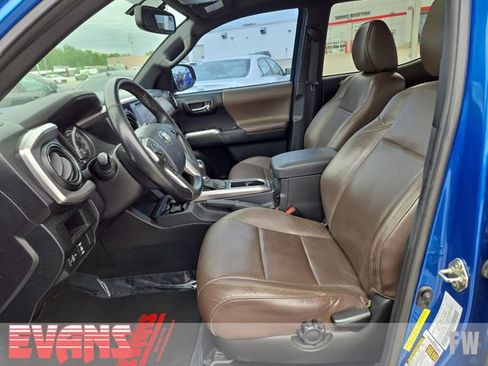 Used 2016 Toyota Tacoma Limited w/ Towing Package AWD/4WD image 21