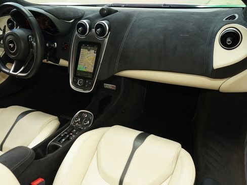 Used 2019 McLaren 570S Spider image 15