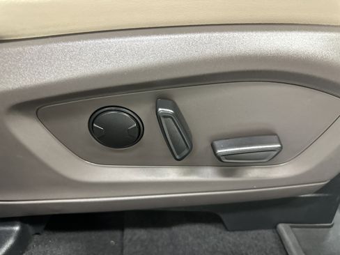 Used 2022 Ford Explorer Platinum w/ Equipment Group 601A image 25