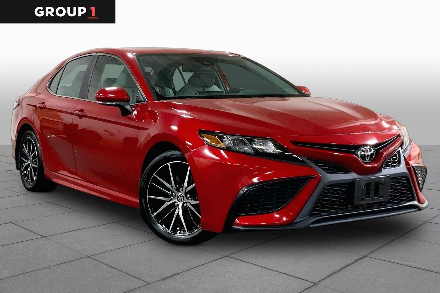 Used 2024 Toyota Camry SE w/ Cold Weather Package AWD/4WD image 3